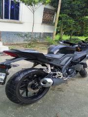 YAMAHA R15 V3